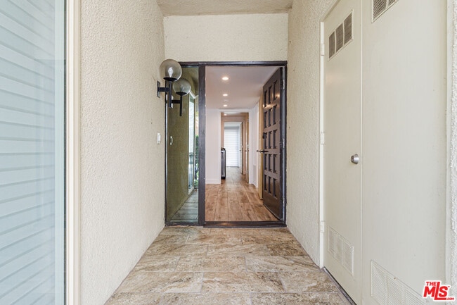 Foto del edificio - 18055 Coastline Dr