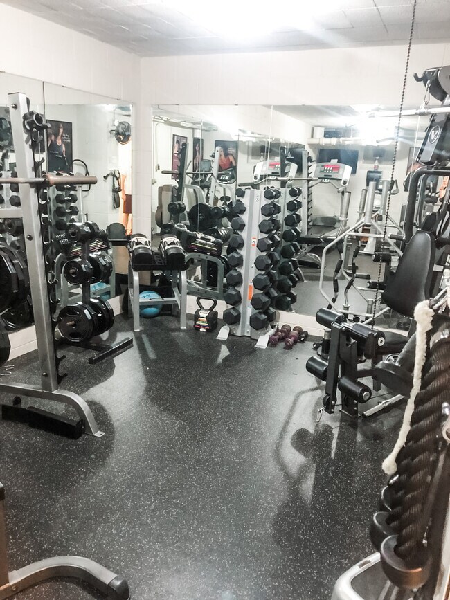 exercise room free to use - 3019 Bryant Ave S