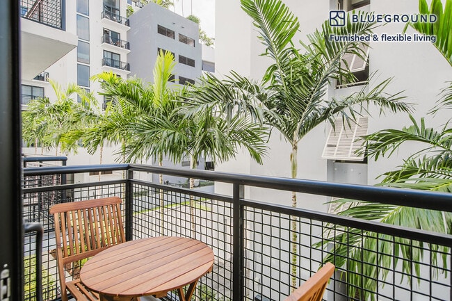 Foto del edificio - 221 SW 12th St