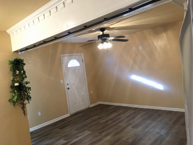 Building Photo - 304 SW 2nd St