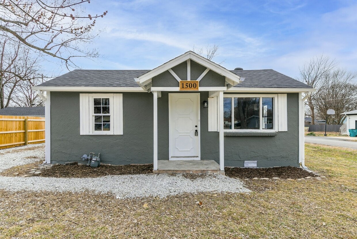 Primary Photo - 2 Bedroom 1 Bathroom Home Located within w...