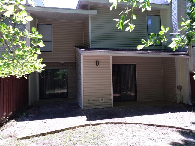 Foto del edificio - 3134 Tyndall Dr