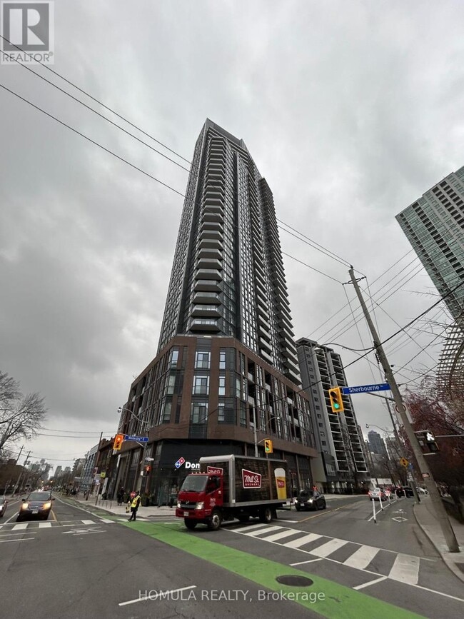 Building Photo - 159 Wellesley St E