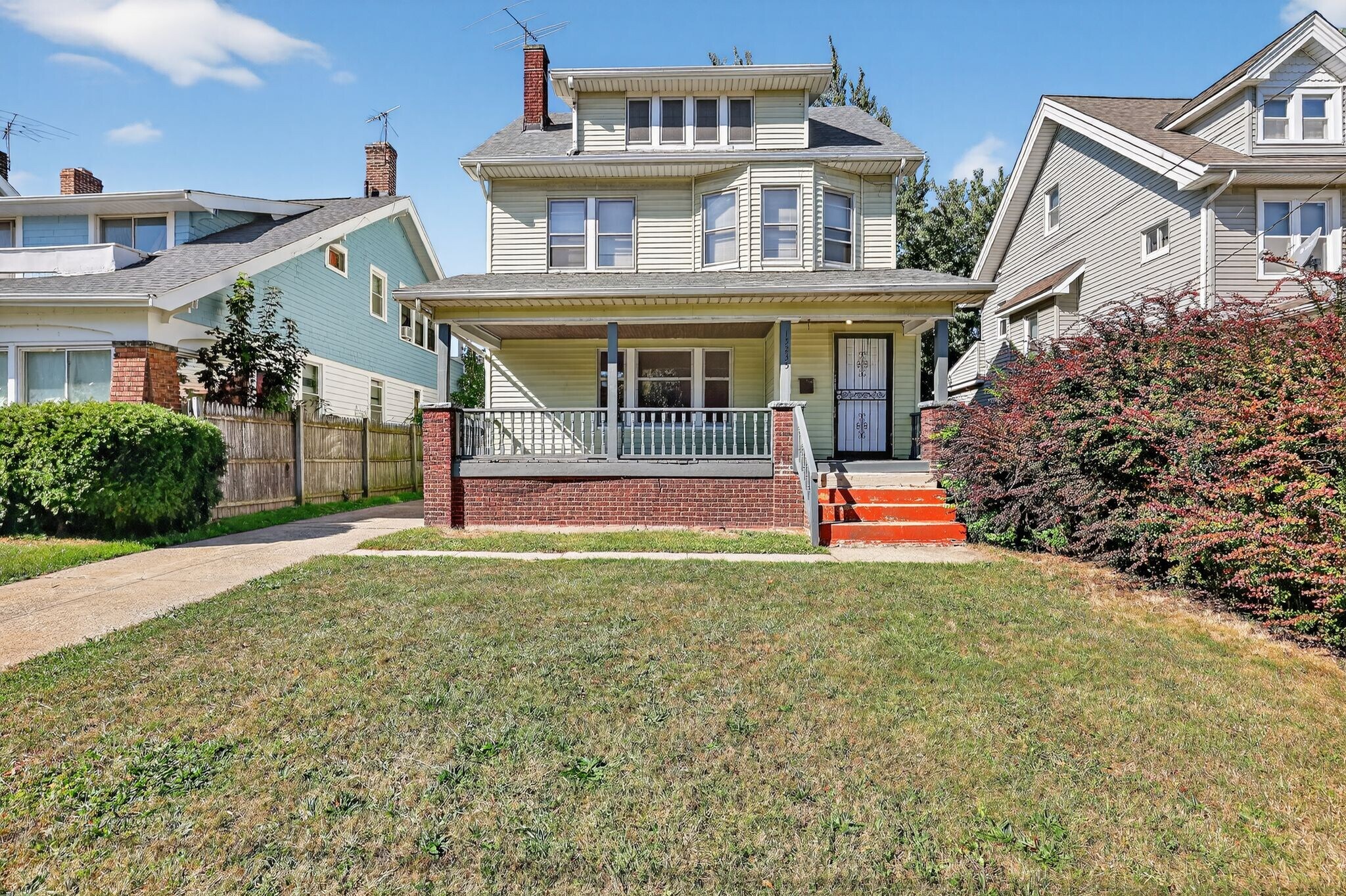 15235 Lakeshore Blvd Cleveland, OH 44110 – photo 2