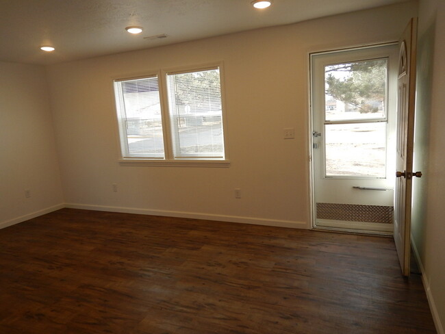 entry into living room - 2501 W 6th St