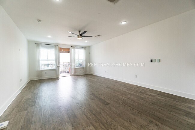 Building Photo - 251 S Mill St