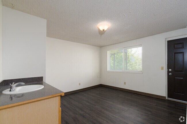 3HAB, 1,5BA - 580 ft² - Sala de estar - College Crest - Historical Access