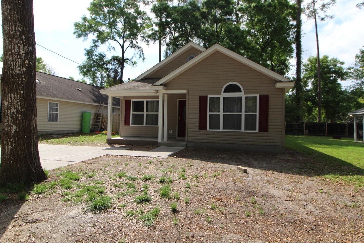 27 Mohawk Trail, Crawfordville, FL 32327 House Rental in