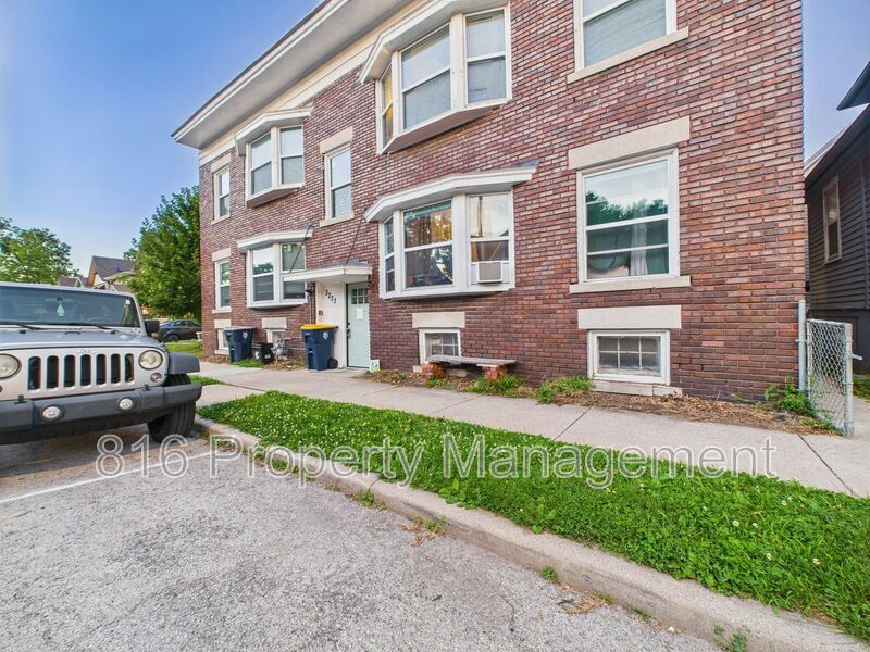 Primary Photo - 3233 Charlotte St