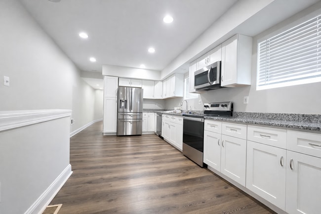 Building Photo - Beautiful Three-Bedroom Home In Baltimore