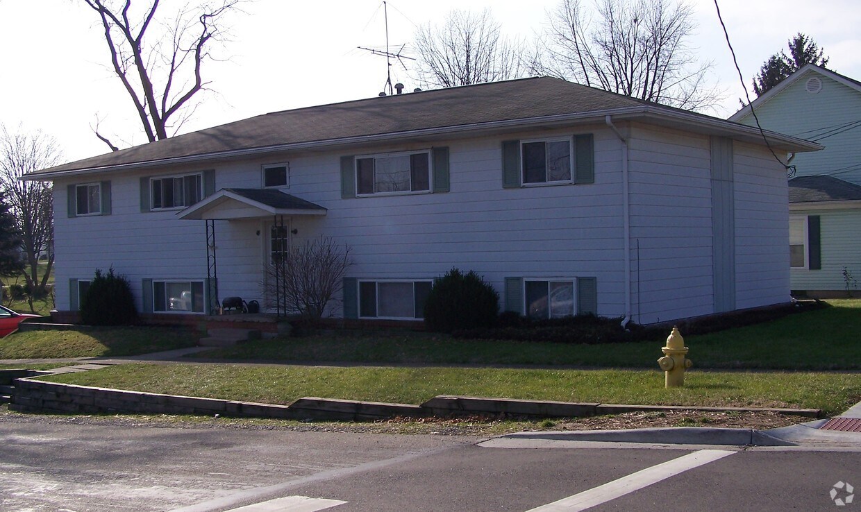 Primary Photo - 102 S 6th St