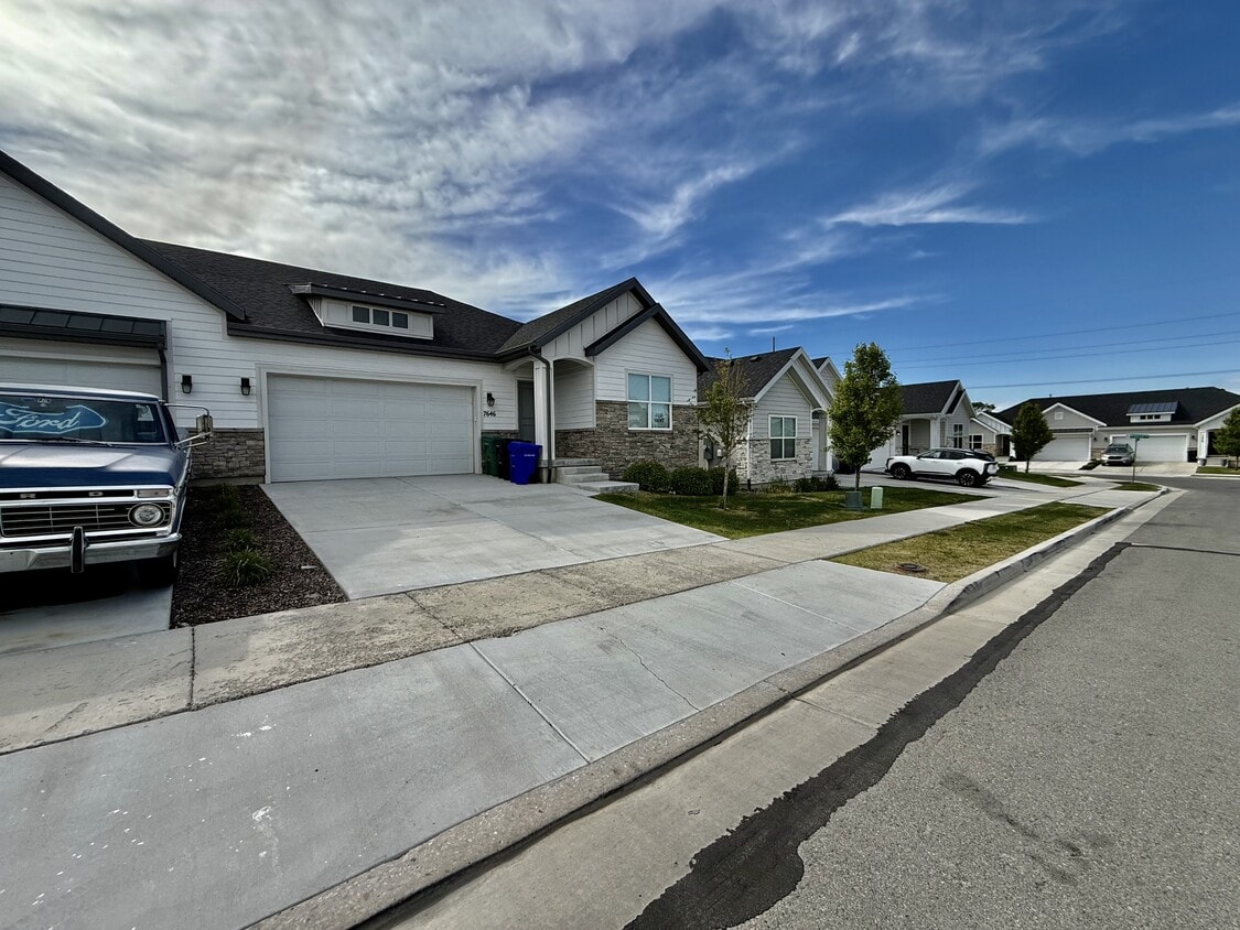 Photo - 7646 S Waverly Hls Ln (West Jordan, UT)