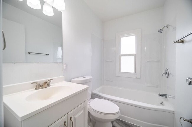 Building Photo - 2912 Ruhl Ave