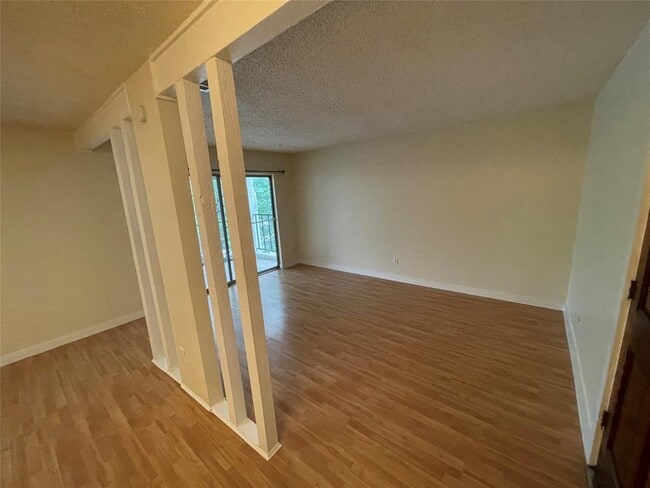 Building Photo - 6910 Hart Ln