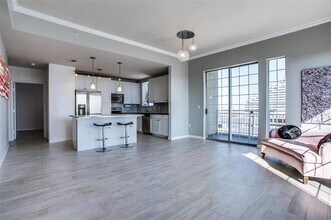 Building Photo - 3225 Turtle Creek Blvd