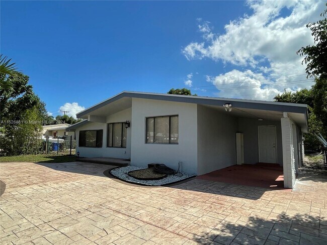 Building Photo - 3160 SW 20th St