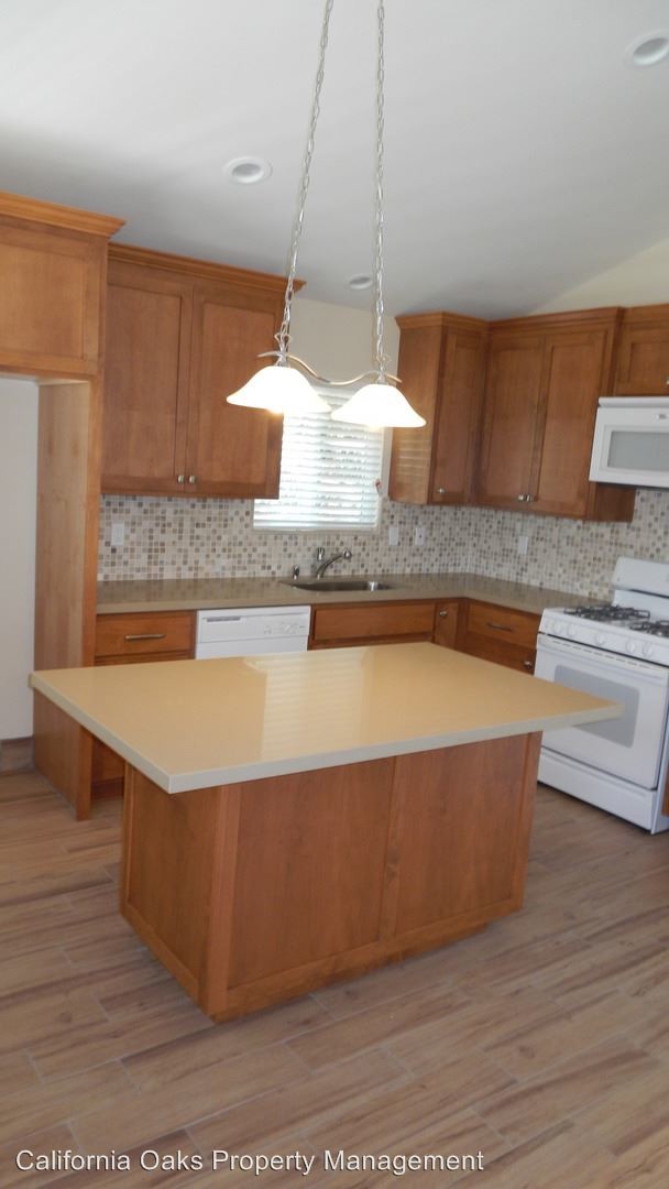 Foto del edificio - 250-260 Walnut Dr
