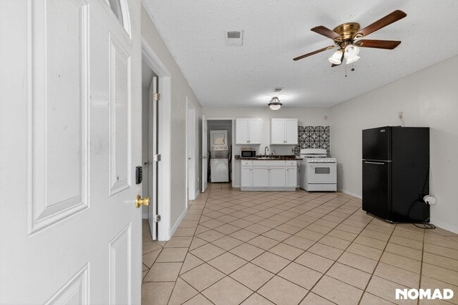 Building Photo - 3727 Windsong Chase