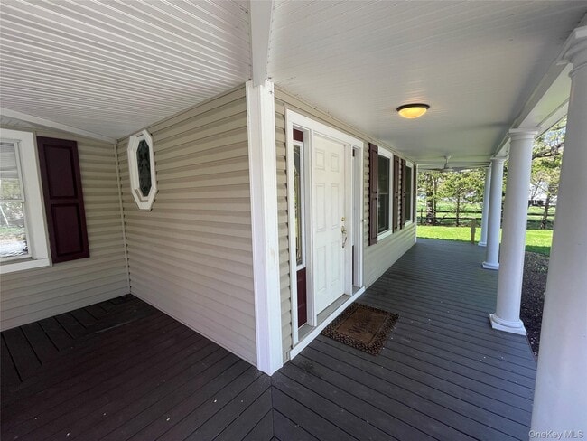 Building Photo - 496 N Country Rd