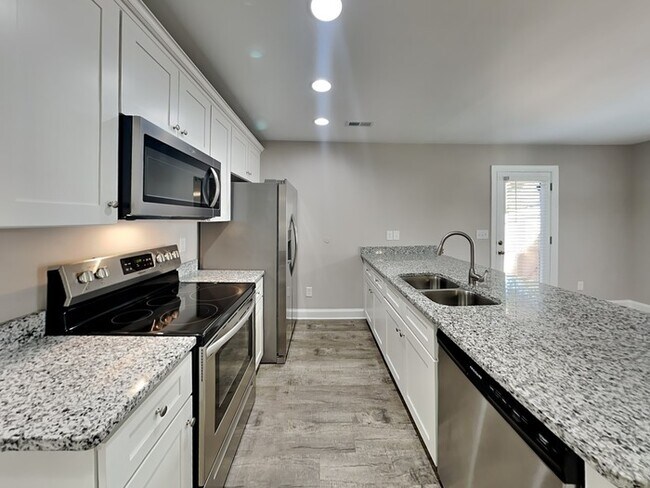 Foto del edificio - 105 St Mary Ave NW
