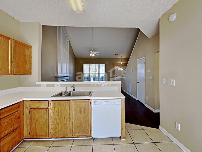 Foto del edificio - 116 N Honey Springs Ave