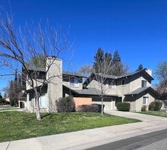 Building Photo - 1253 Pebblewood Dr