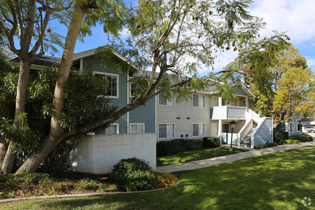 Building Photo - Reed & Brooke Apartments