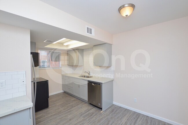 Building Photo - Renovated 2 bedroom and 1.5 bath in Mesa!