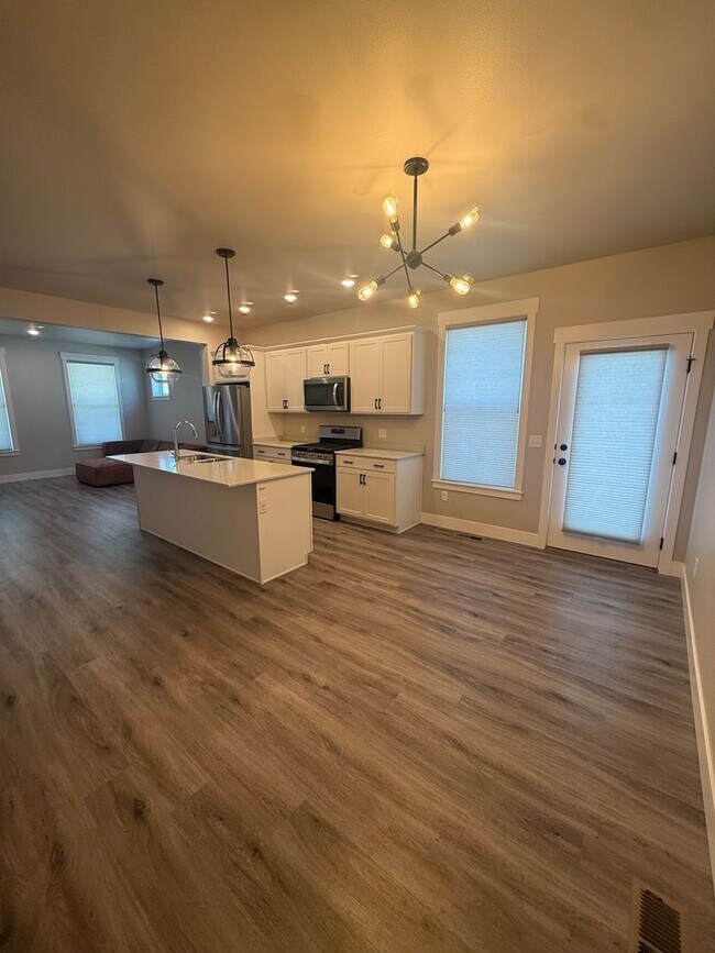 Building Photo - Beautiful 3-Bedroom, 2.5-Bath Home in the Desirable Annafeld Community