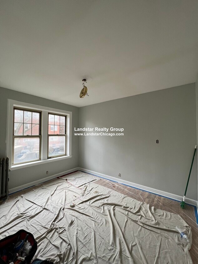 Building Photo - 7016 N Paulina St