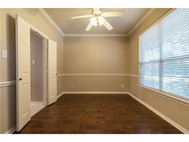 Building Photo - 1719 Clarke Springs Dr