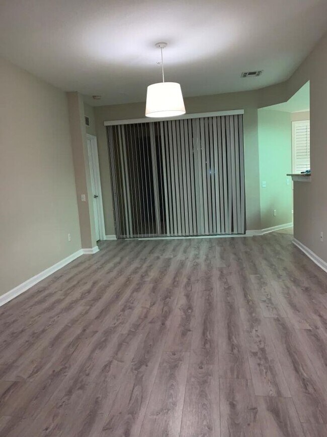 Building Photo - Beautiful 2-bedroom, 2-bathroom