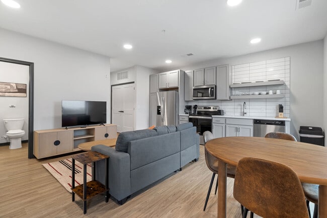 Building Photo - 423 E Michigan St