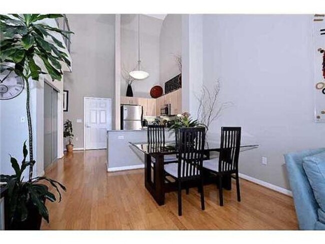 Foto del edificio - Exquisite Penthouse+Loft in Cortez Hill available for rent!