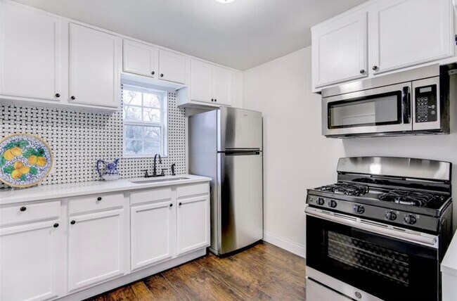 Building Photo - 2832 Avenue I