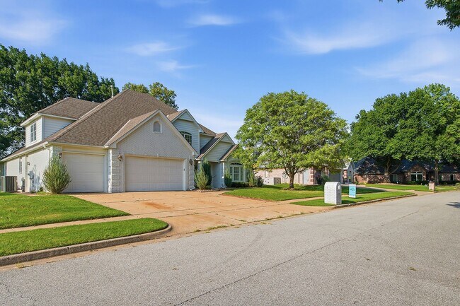 Building Photo - 408 W Fairway Ct