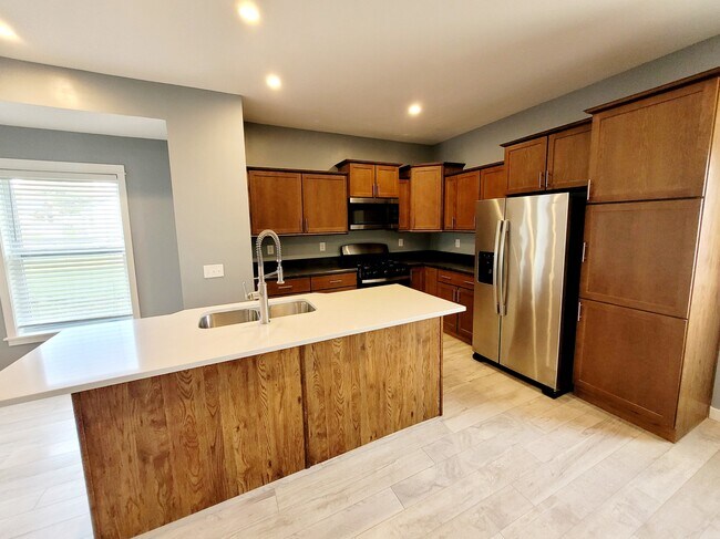 Foto del edificio - 729 Bates St SE