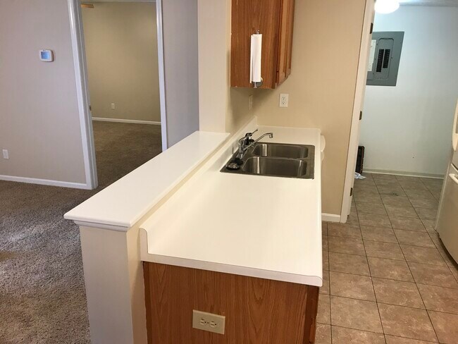 Kitchen - 205 Cave Run Dr