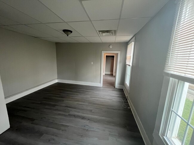 Building Photo - 1792 W Gaulbert Ave