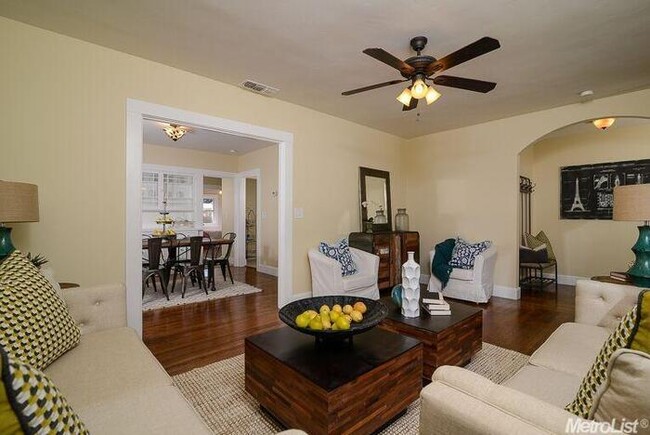 Building Photo - Stylishly Updated 2 Bed Home in Prime Midt...