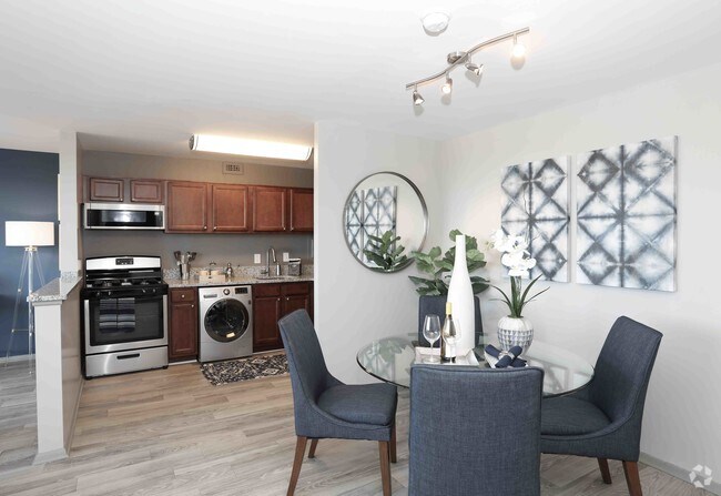 2HAB, 1BA - 1,005 ft² - The Square at 511