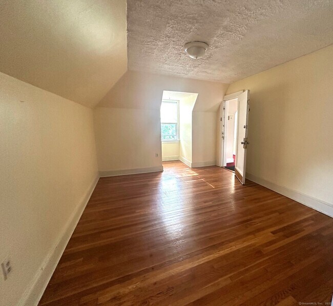 Foto del edificio - 512 Townsend Ave