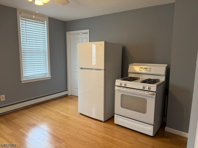 Photo - 134 E Centre St Apartment