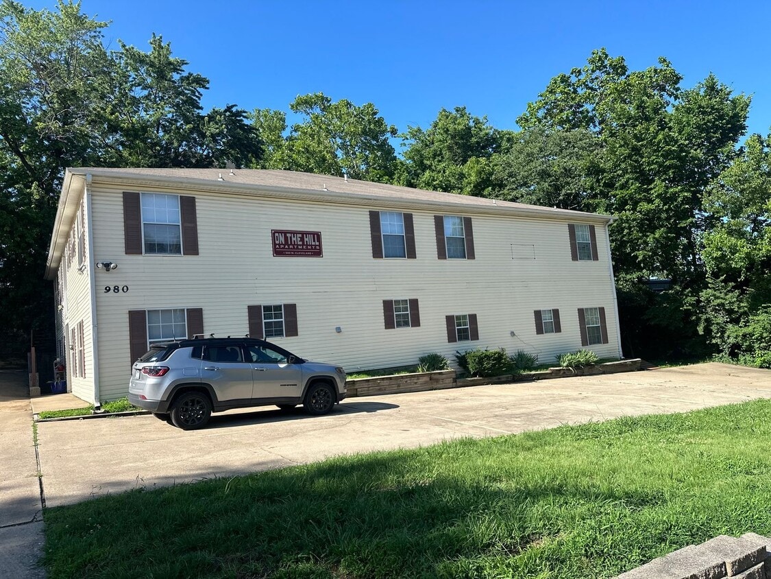 Available Now! 1 Bedroom, 1 Bathroom groun... - 1 Bedroom, 1 Bathroom ground-level unit at...