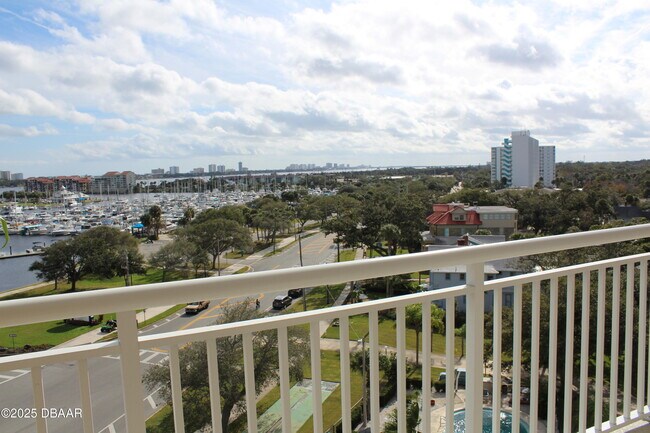 Foto del edificio - 404 S Beach St