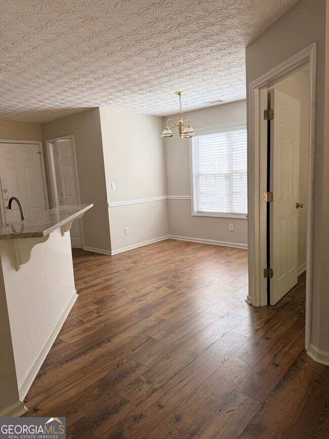 Foto del edificio - 128 Shadowbrooke Cir SW