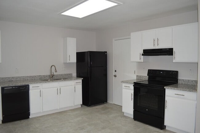 Foto del edificio - Newly remodeled 3 bed 2 bath