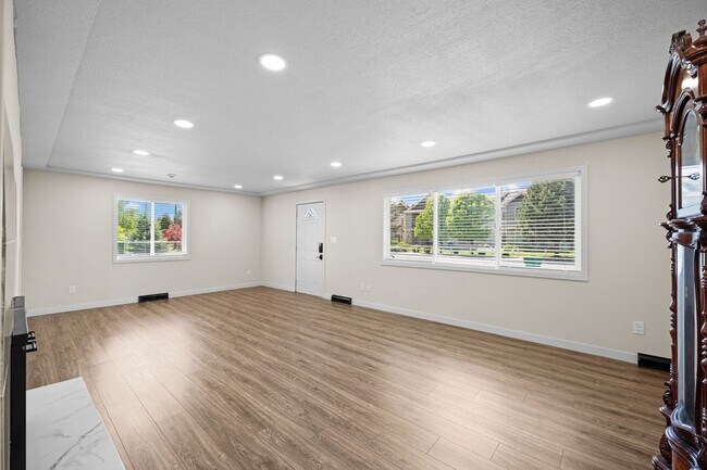 Foto del edificio - Gorgeous North Side Home With Shop!
