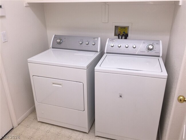 Foto del edificio - 7012 Bodega Point Ct