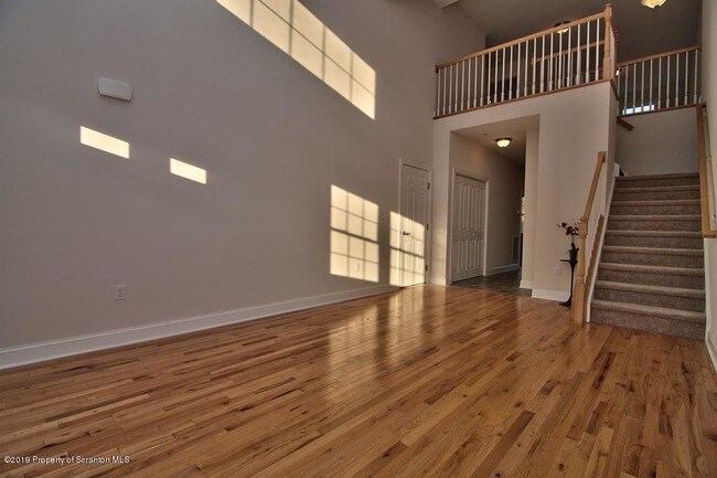 Building Photo - 51 Grandview Dr